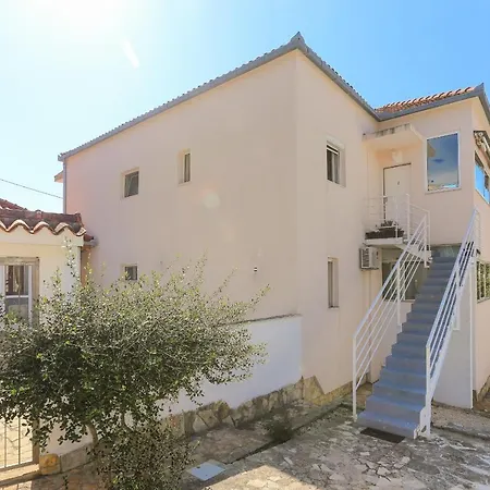 Casa Zorana-alba *